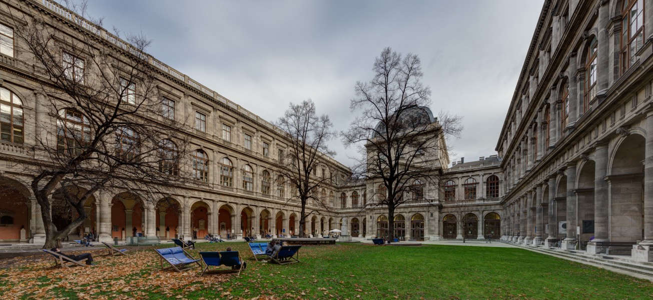 Arkadenhof der Universtät Wien-2 1200