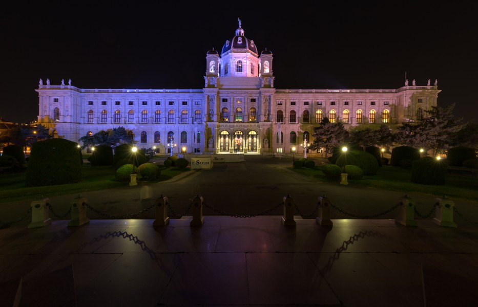 AT 13766 Naturhistorisches Museum Wien, Nachtaufnahme HDR 0145 6 7 8 9