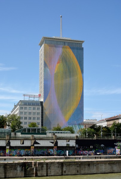 Ringturm Verhuellung Schleier der Agnes Arnulf Rainer DSC 9940w