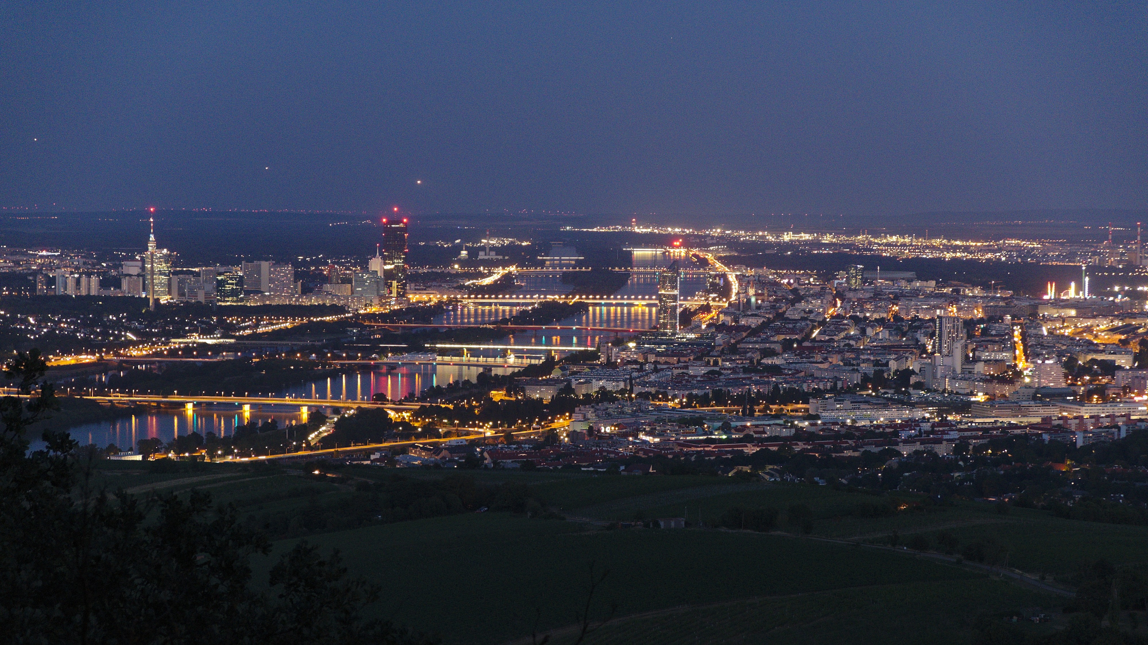 Blick auf Wien vom Kahlenberg bei Nacht
