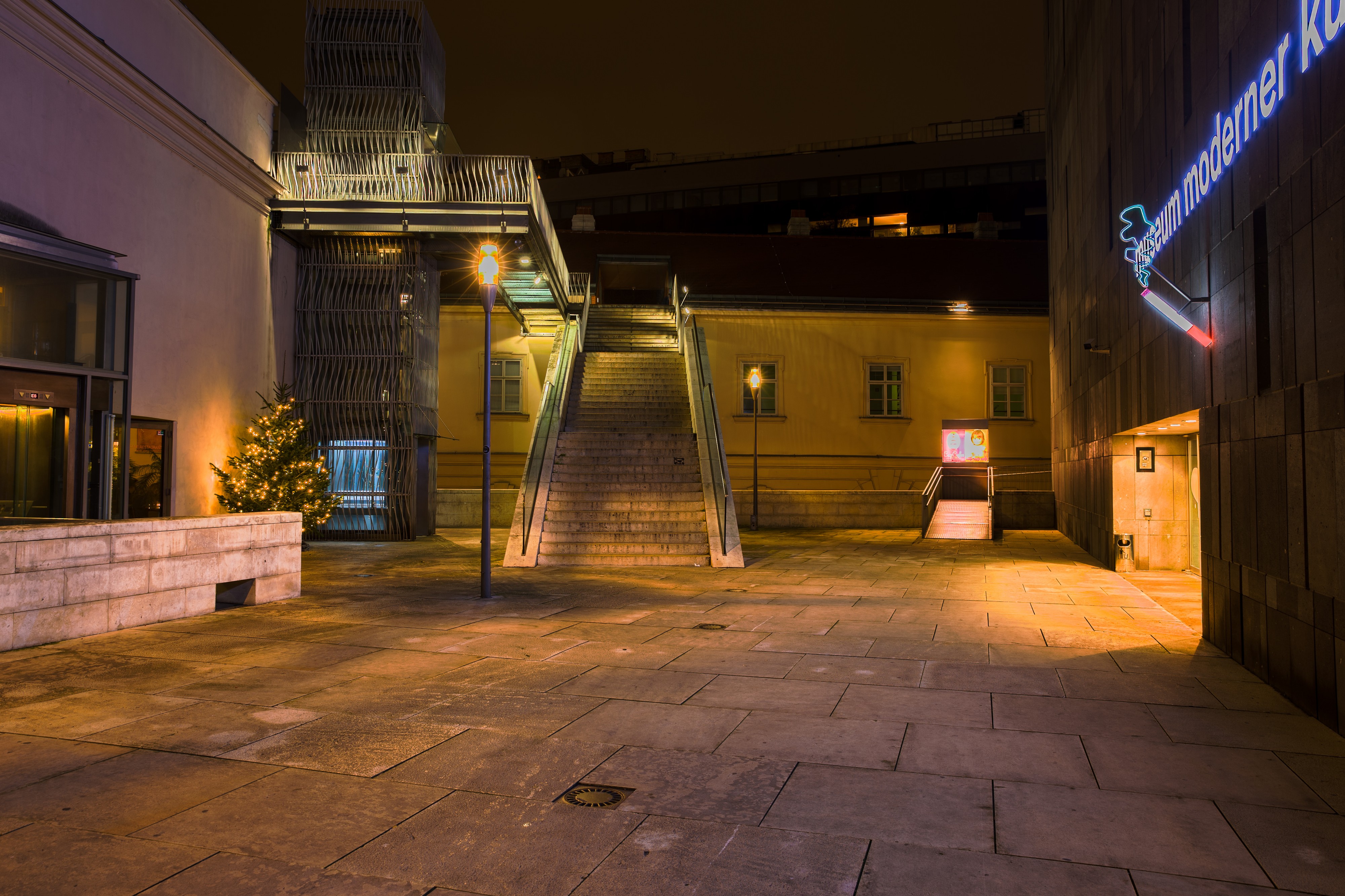 Museumsquartier Wien, Vorweihnachtsstimmung 2014 HDR - 5514