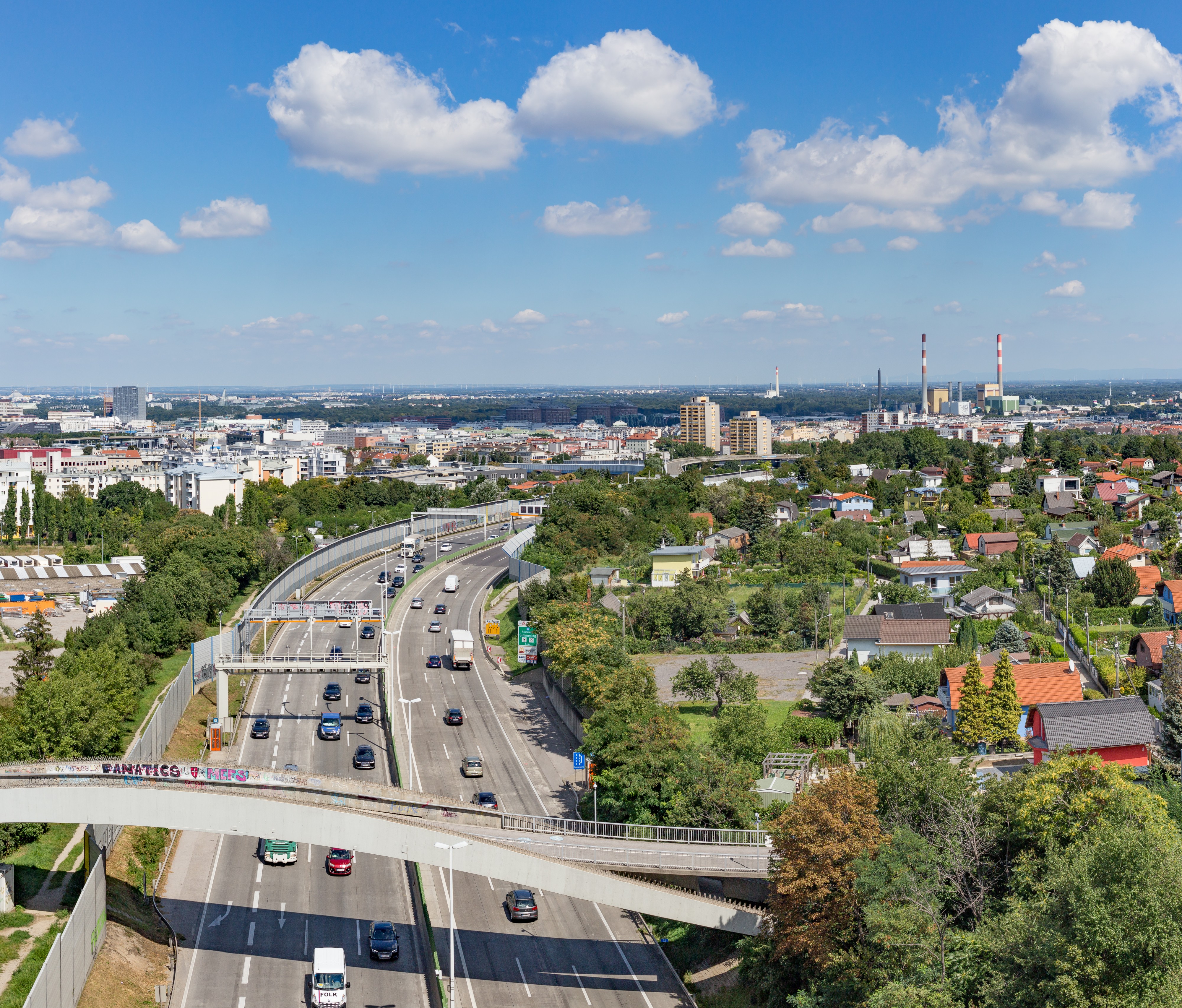 Panorama von Wien-Favoriten mit Tangente und Simmering 50mm (2 von 2)