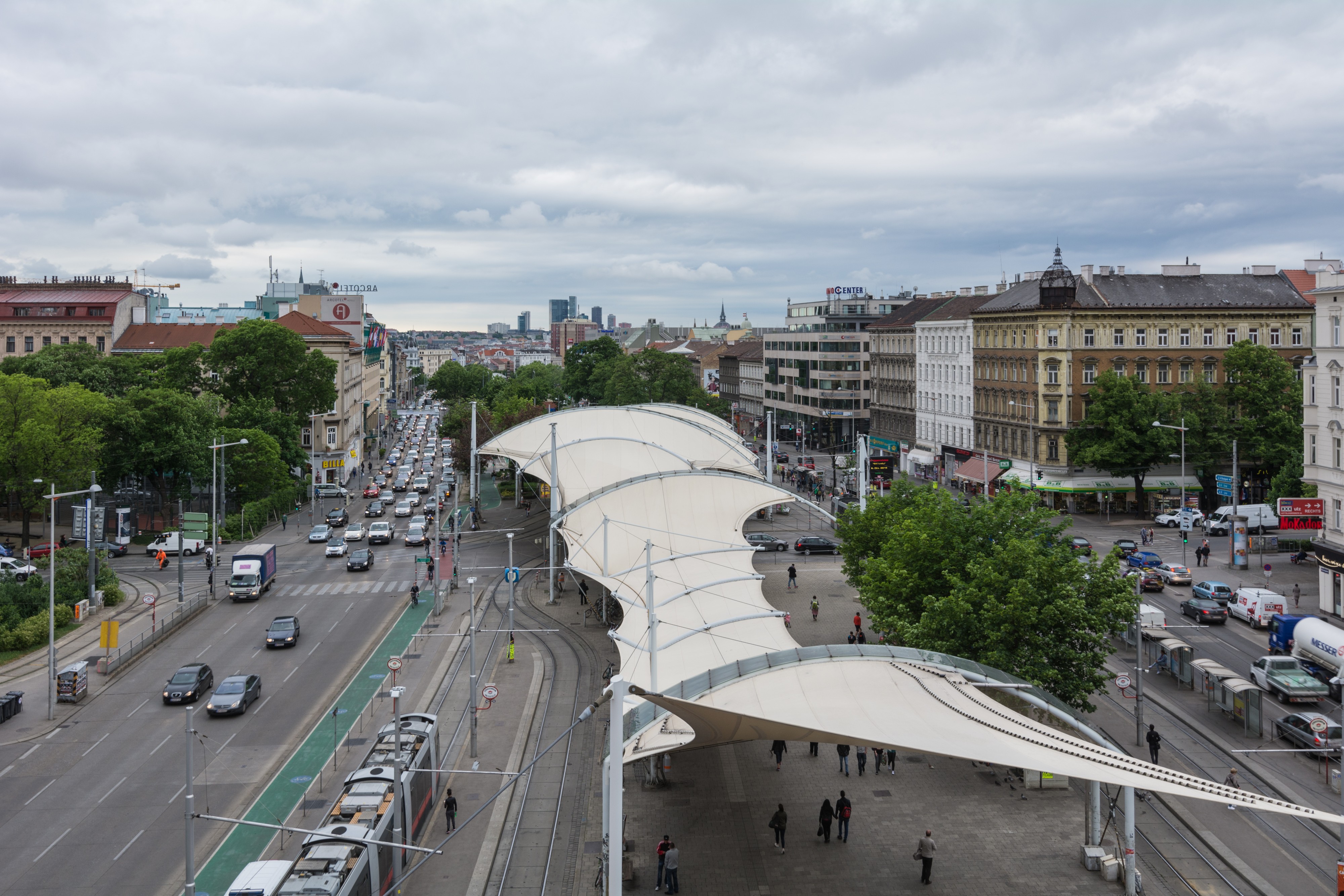 Wien 7 Urban-Loritz-Platz Zeltdach