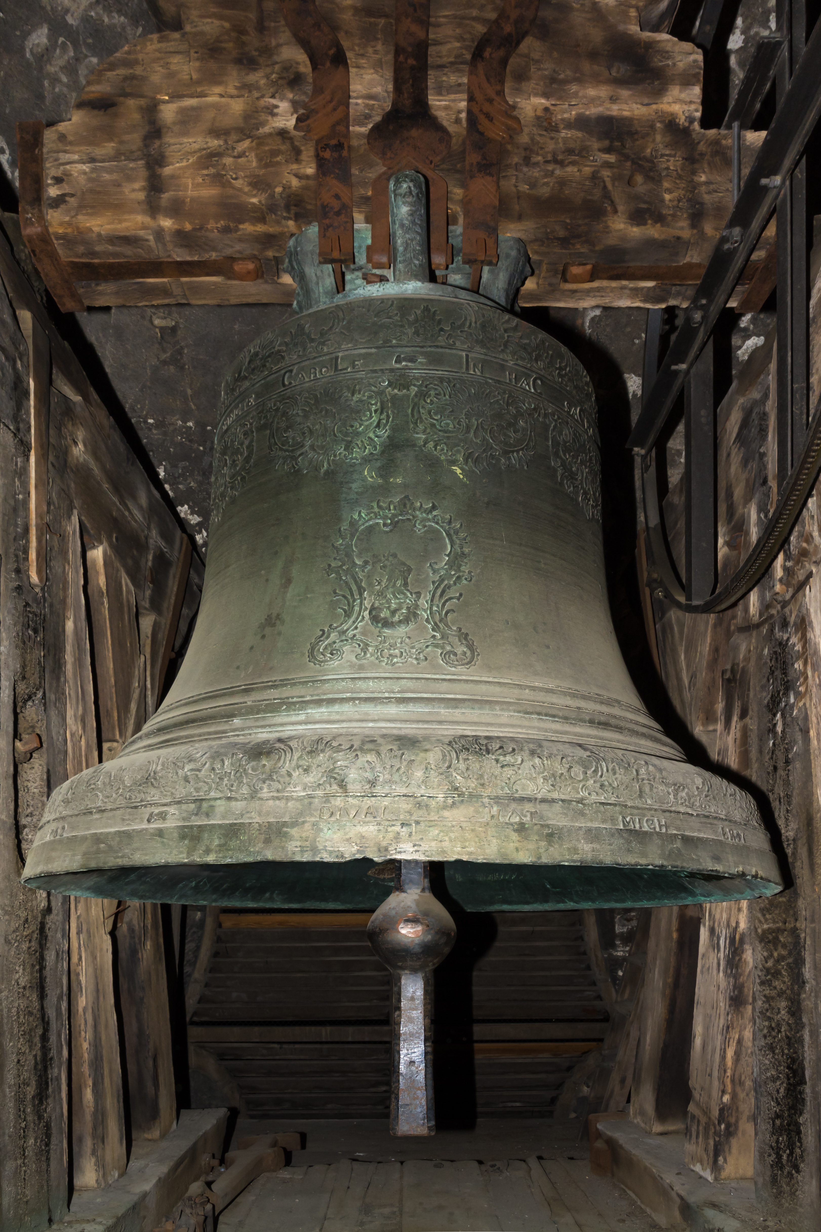 Wien Karlskirche große Glocke 01