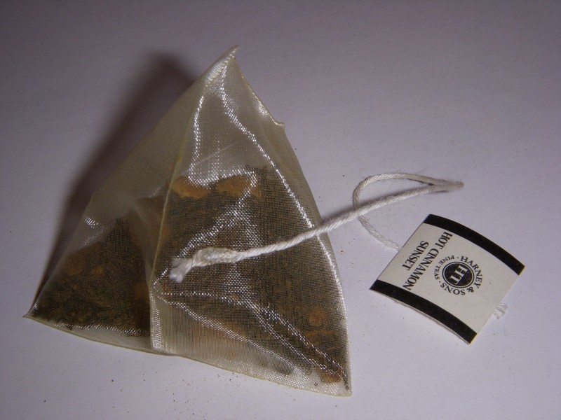 Pyramidal silk tea bag