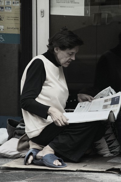 2009 reading newspaper Madrid 4197683332