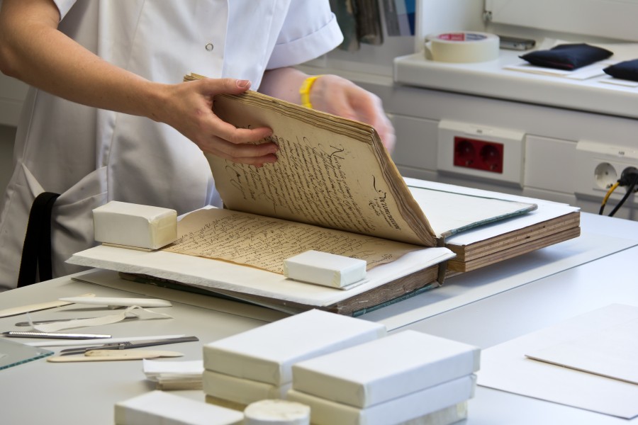 RDZ des Historischen Archivs der Stadt Köln - Gefriertrocknungsanlage und Archivgut-2286