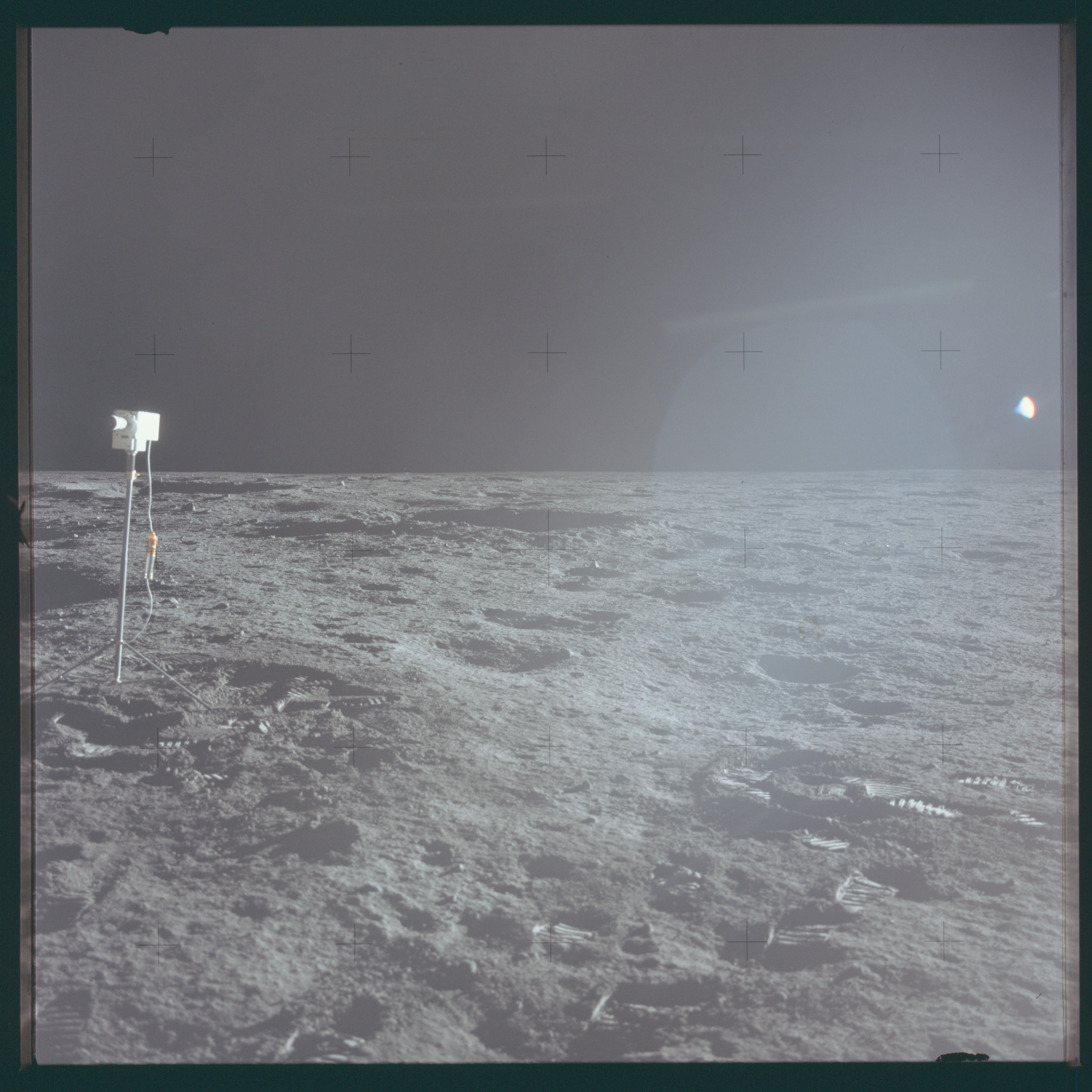 AS12-47-7000 (21633549876)