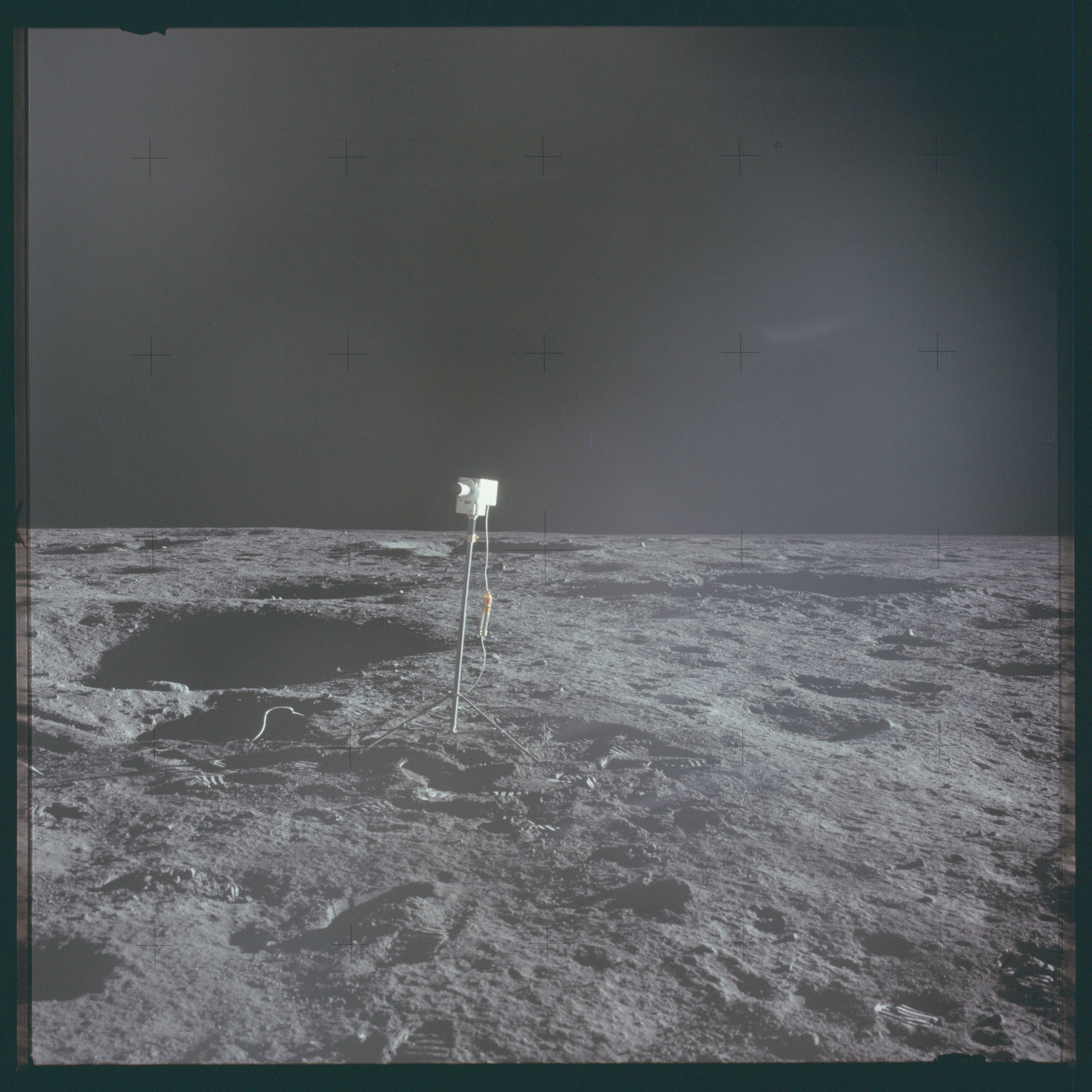AS12-47-7001 (21471778718)