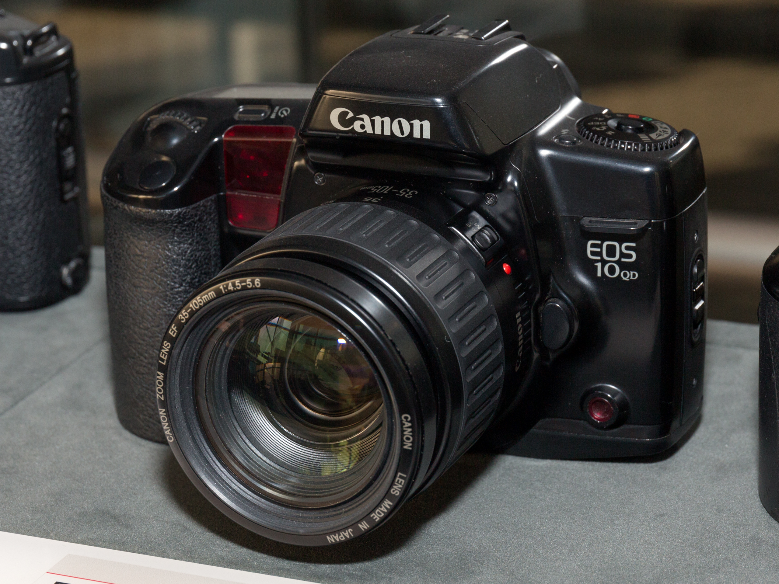 Canon EOS 10 QD front-left 2016 Canon Plaza S
