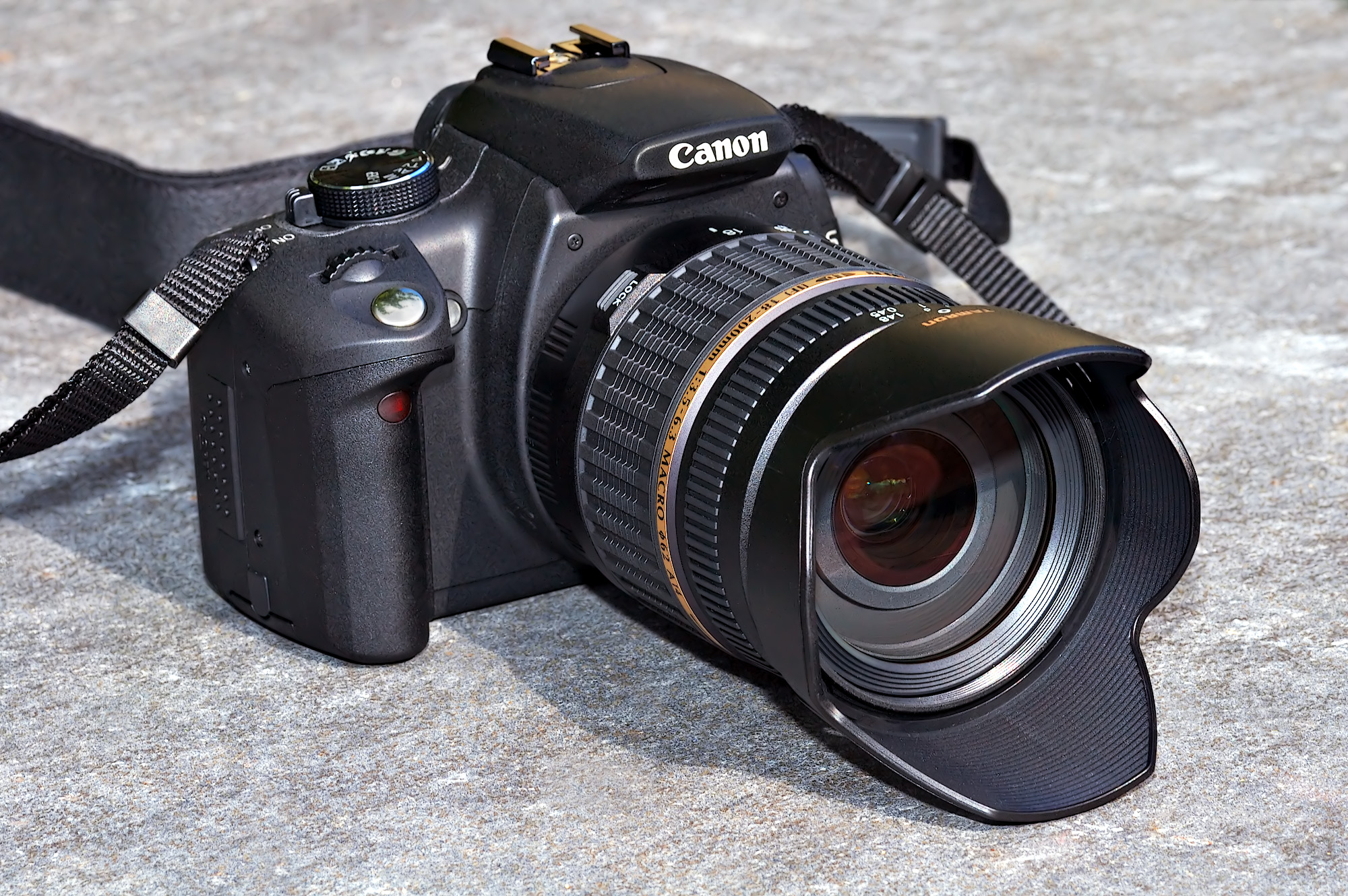 Canon EOS 350D front (aka)