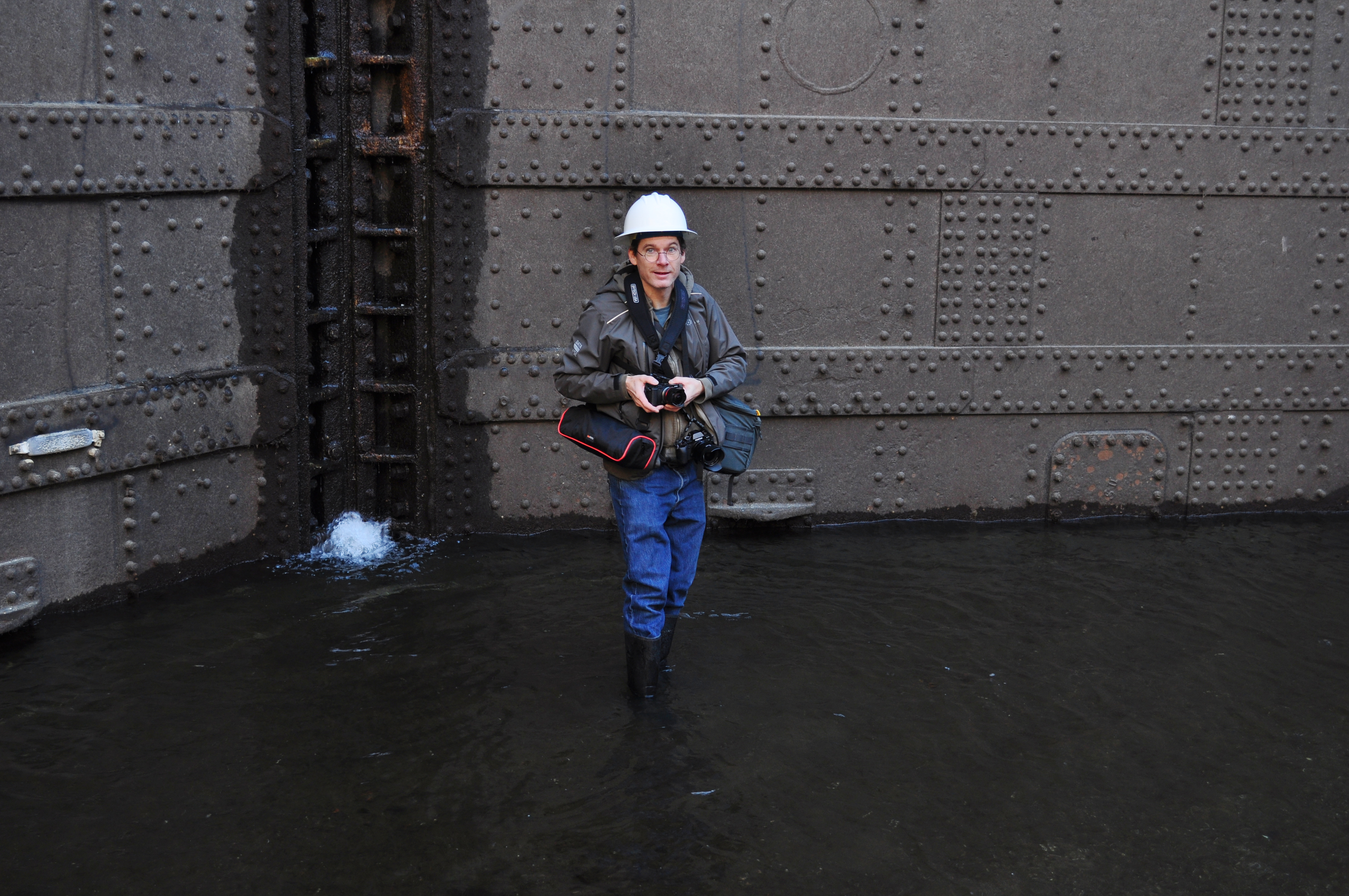 Dennis Bratland photographing Hiram M. Chittenden Locks large locks maintenance 2015 - 01