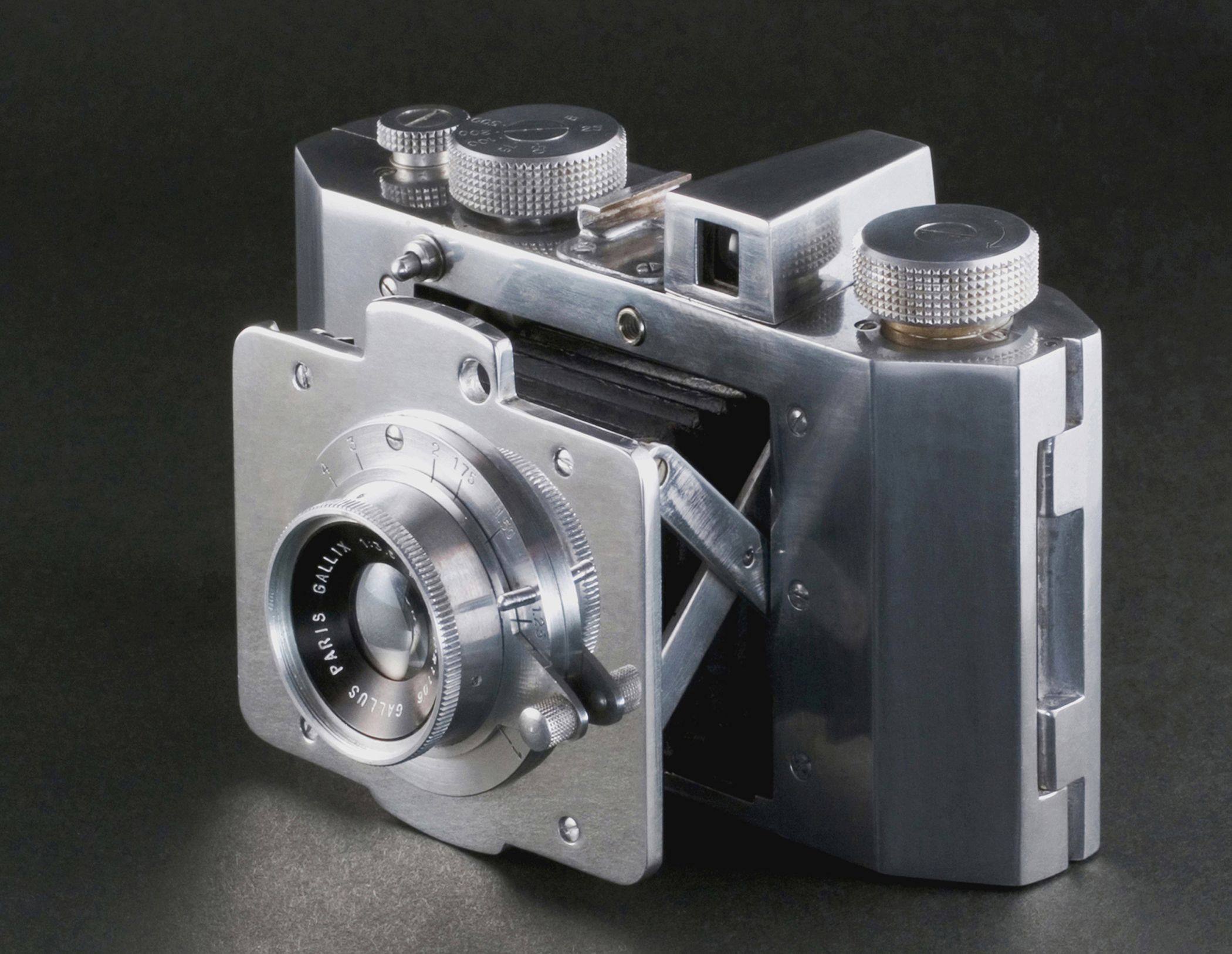GALLUS DERLUX Camera 09Feb