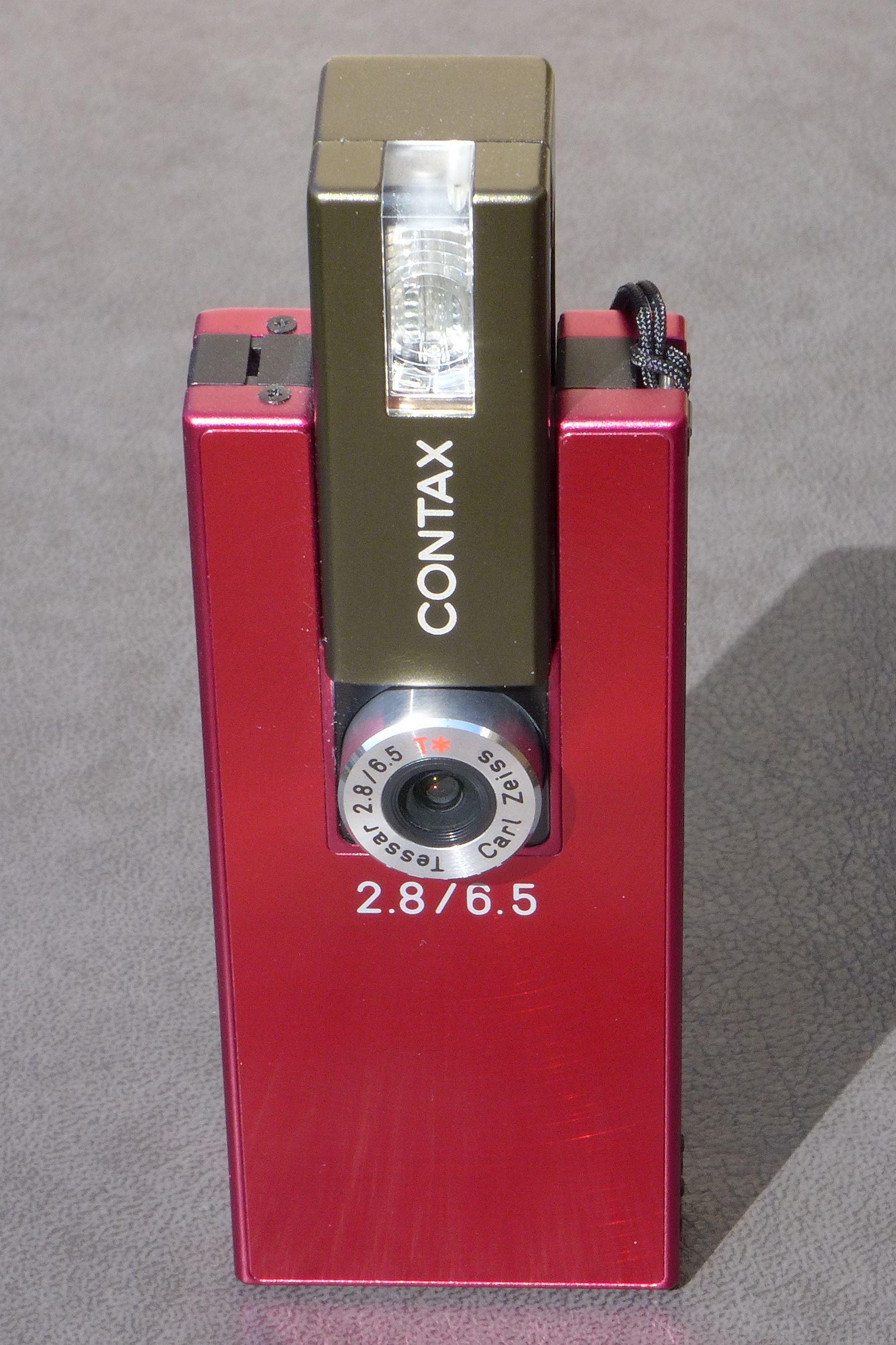 Kyocera Contax I4R rot hoch