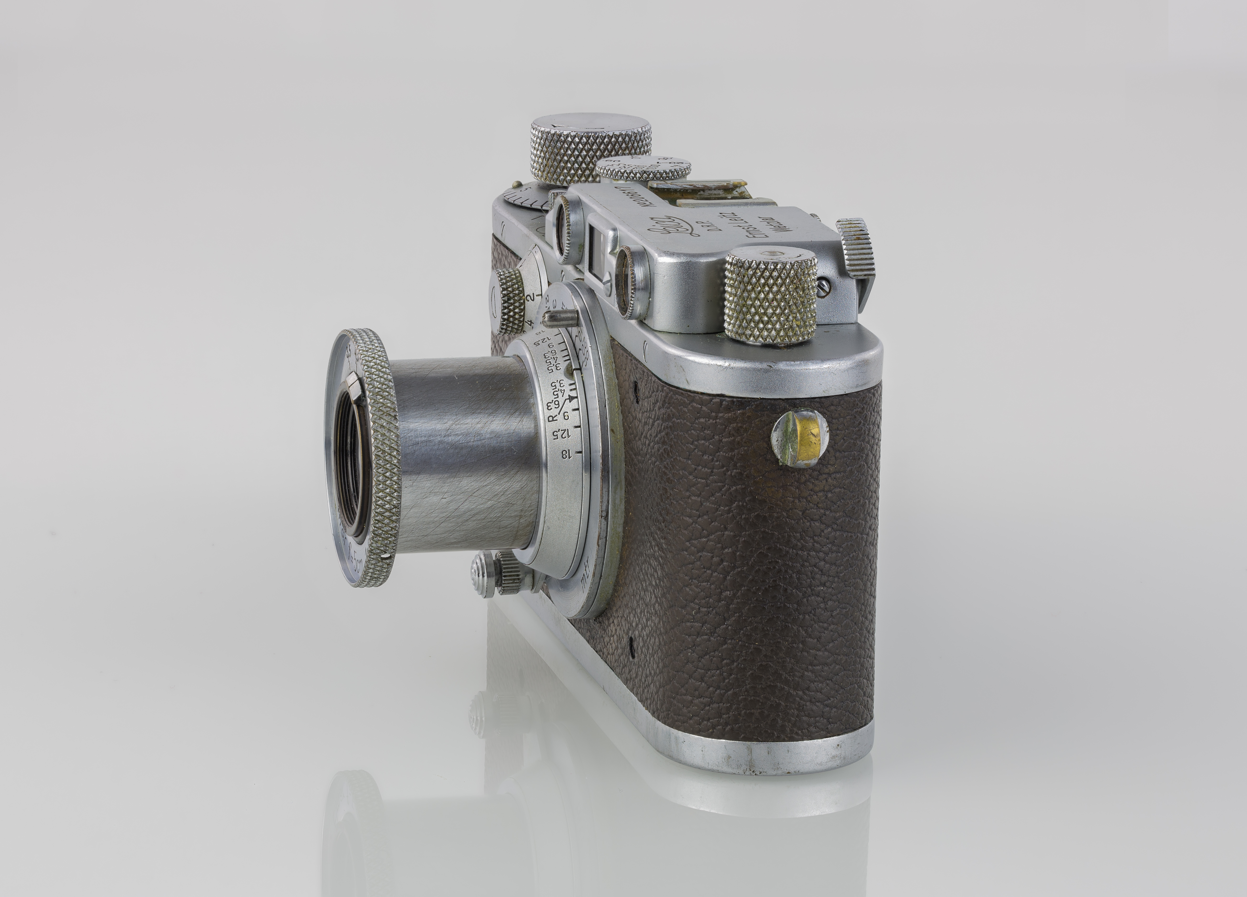 LEI0260 197 Leica IIIa - Sn. 206617 1936-M39 Side view-Bearbeitet