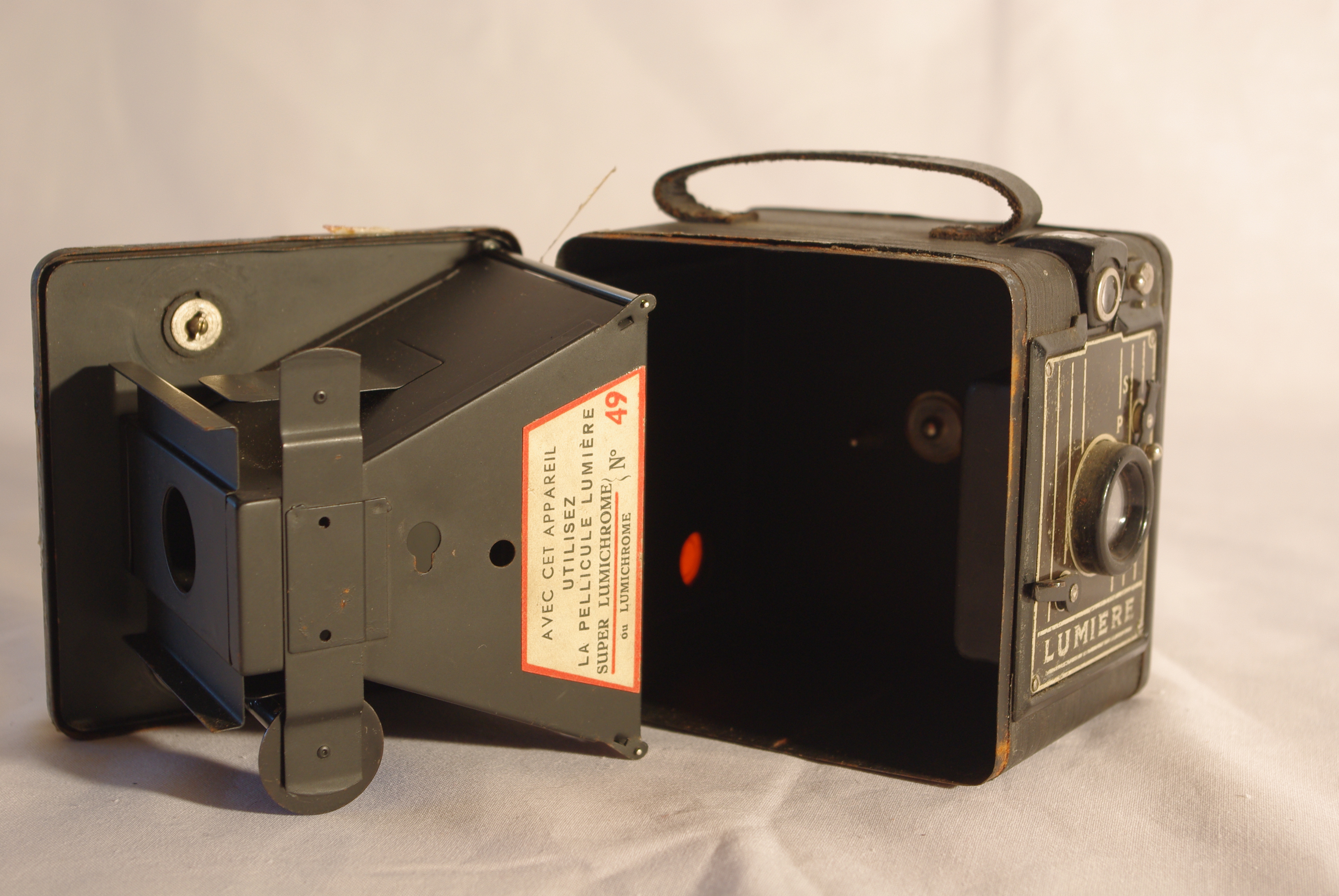 Lumière camera opened