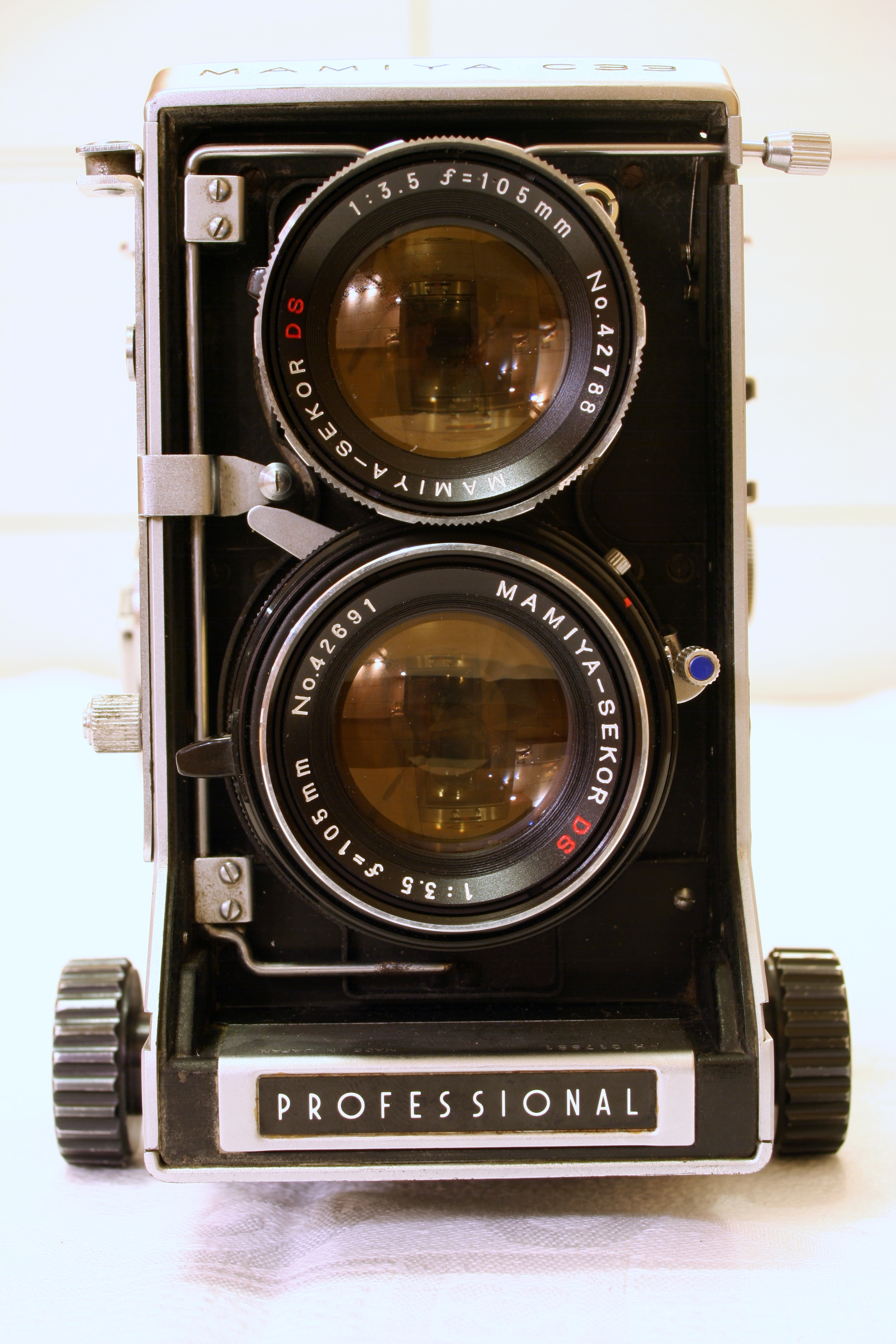 Mamiya C33 Professional - front