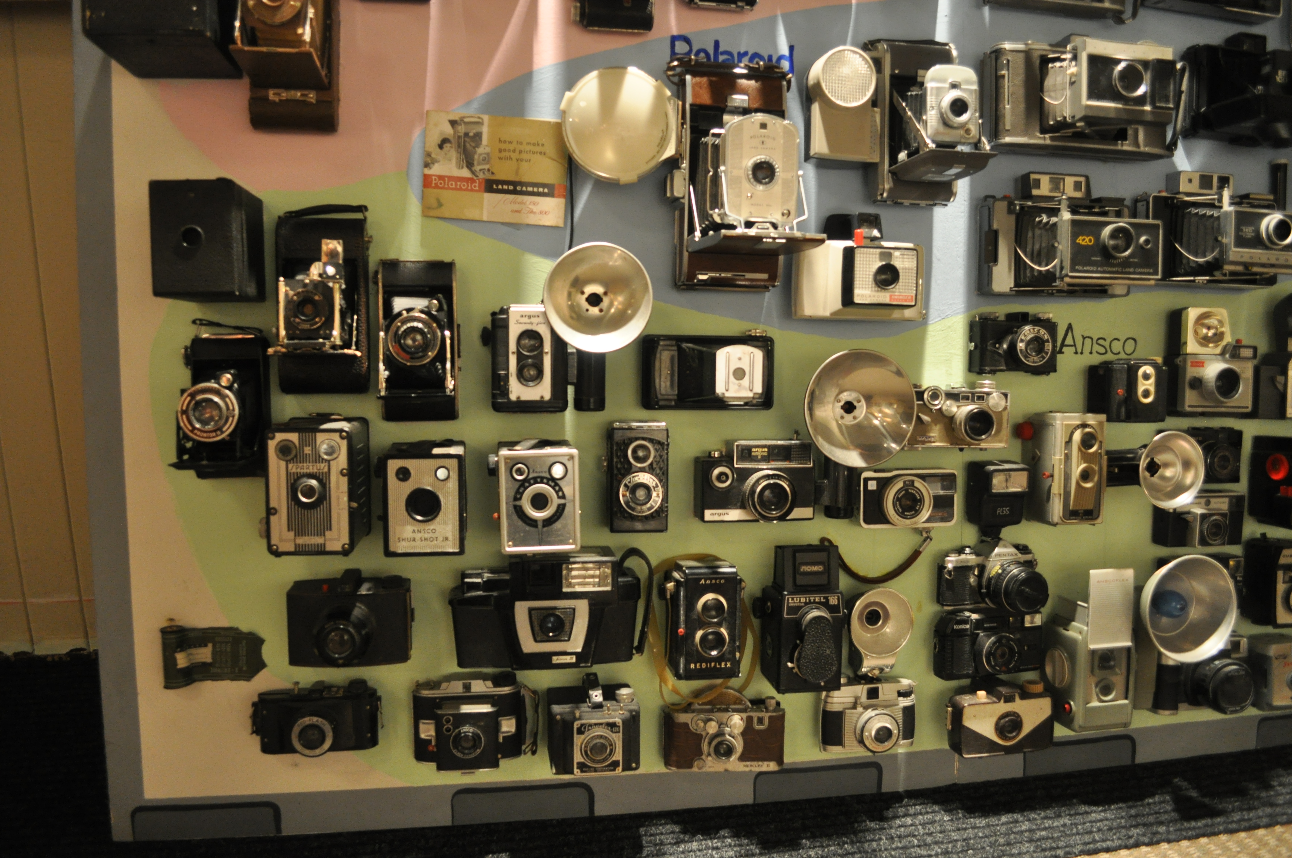Mid-20th century cameras - Edmonds Historical Museum 02