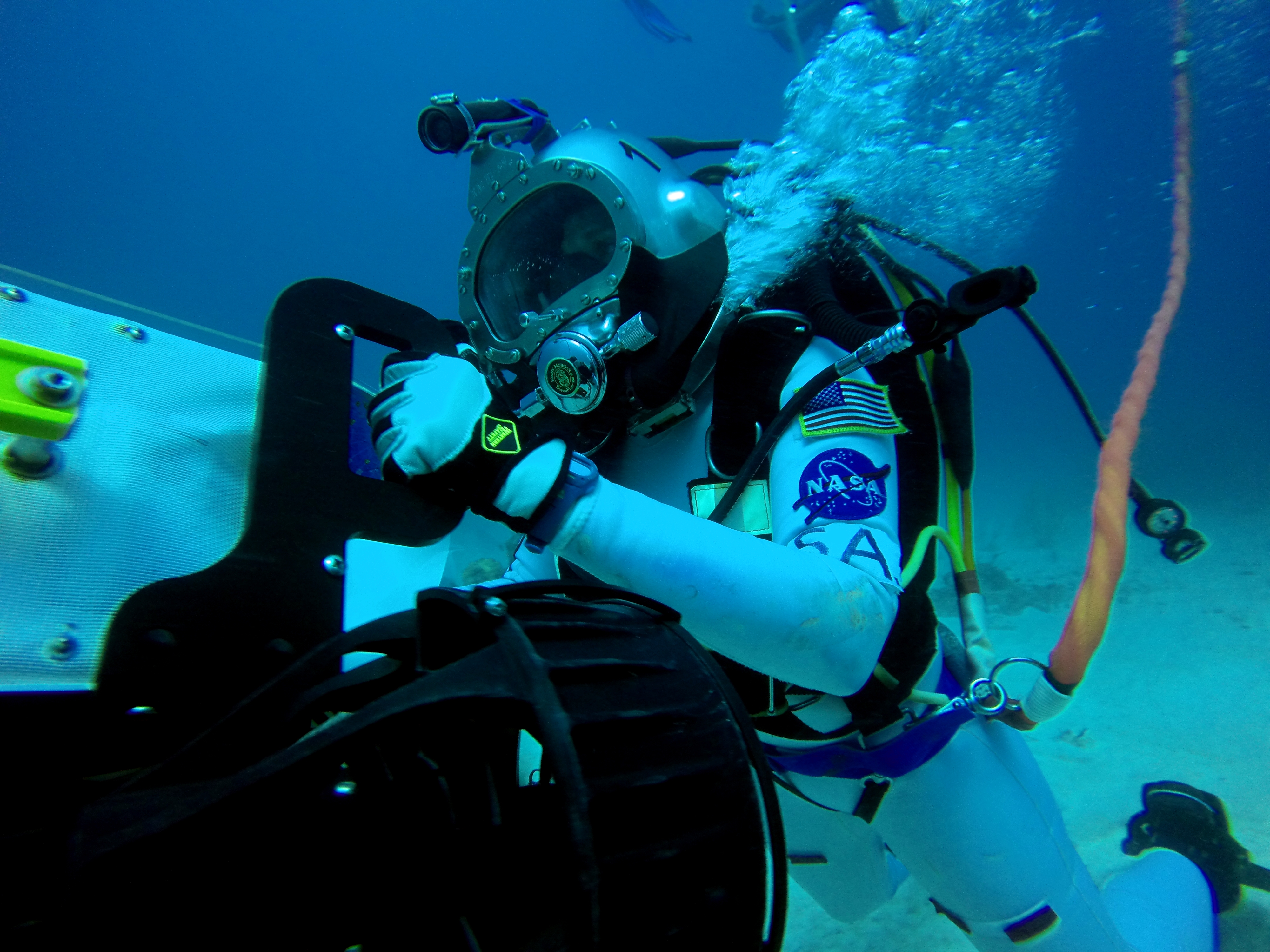 NEEMO 20 Serena Aunon moving tools and equipment on the dive plane