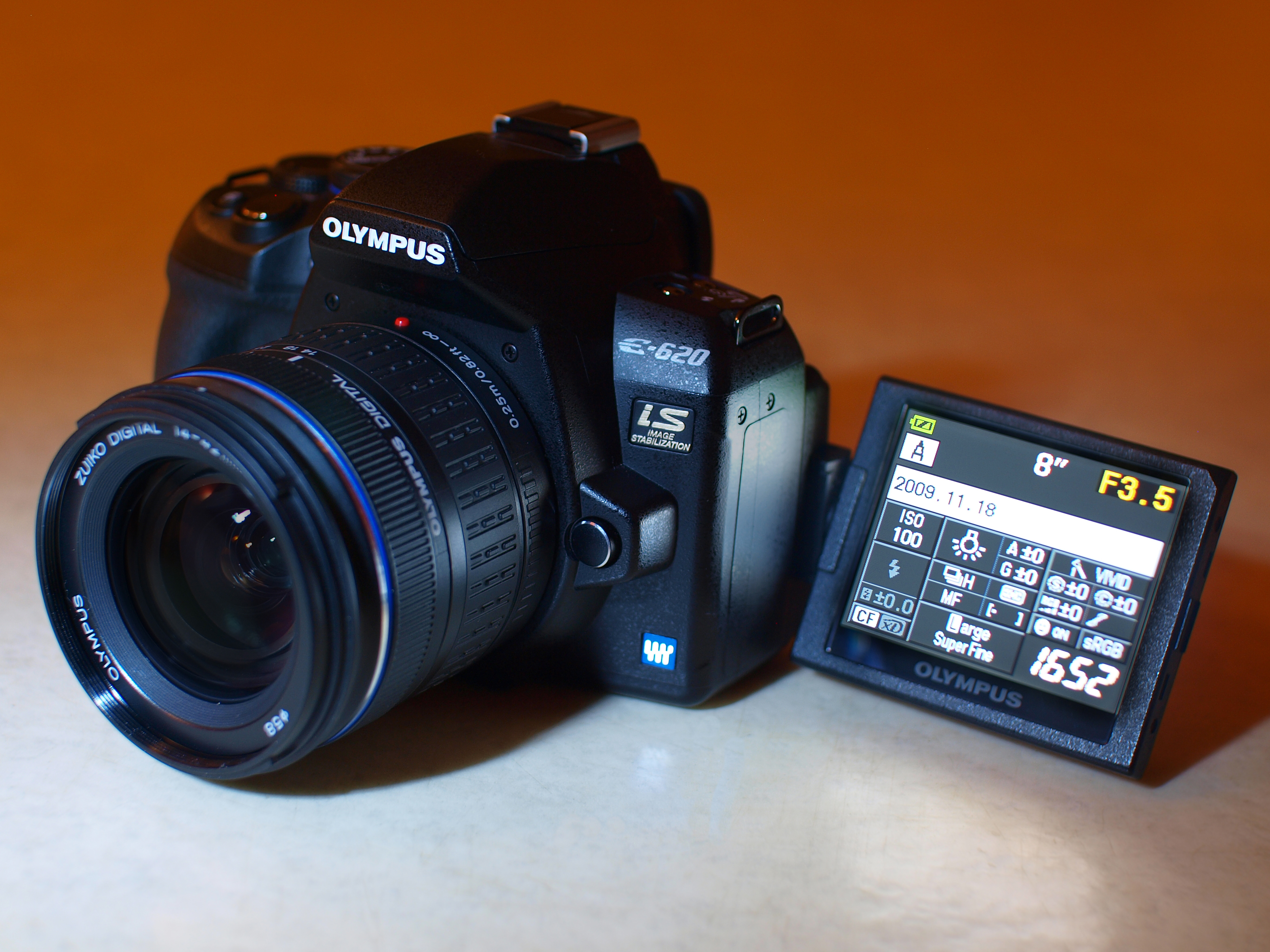Olympus E-620 swivel screen open