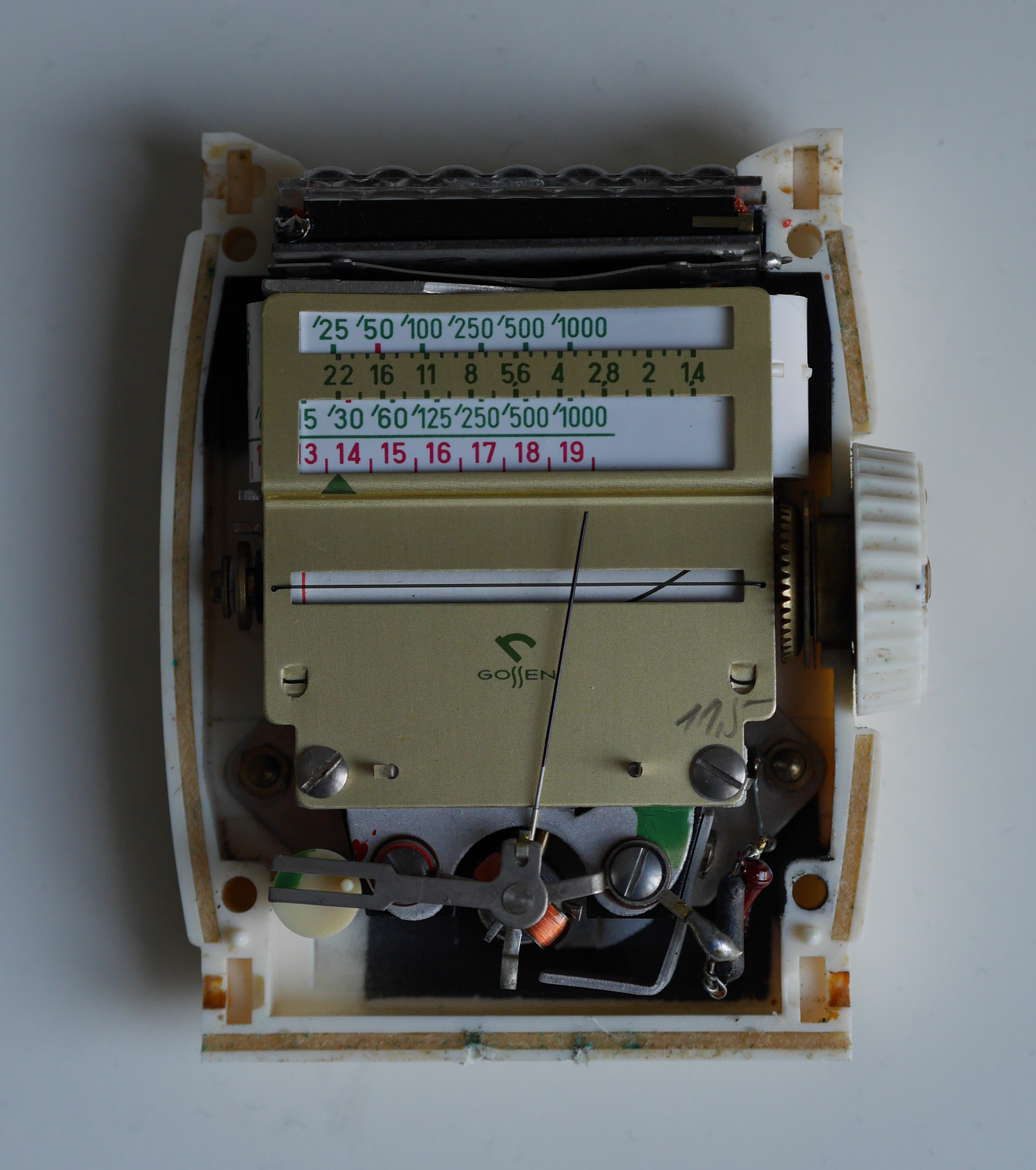 Open case of a Gossen Sixtomat analog light meter