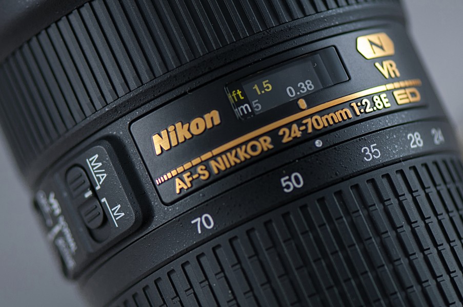 AF-S Zoom-Nikkor 24-70mm 2.8E ED VR-107