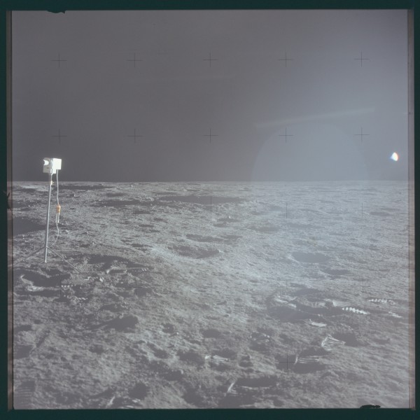 AS12-47-7000 (21633549876)
