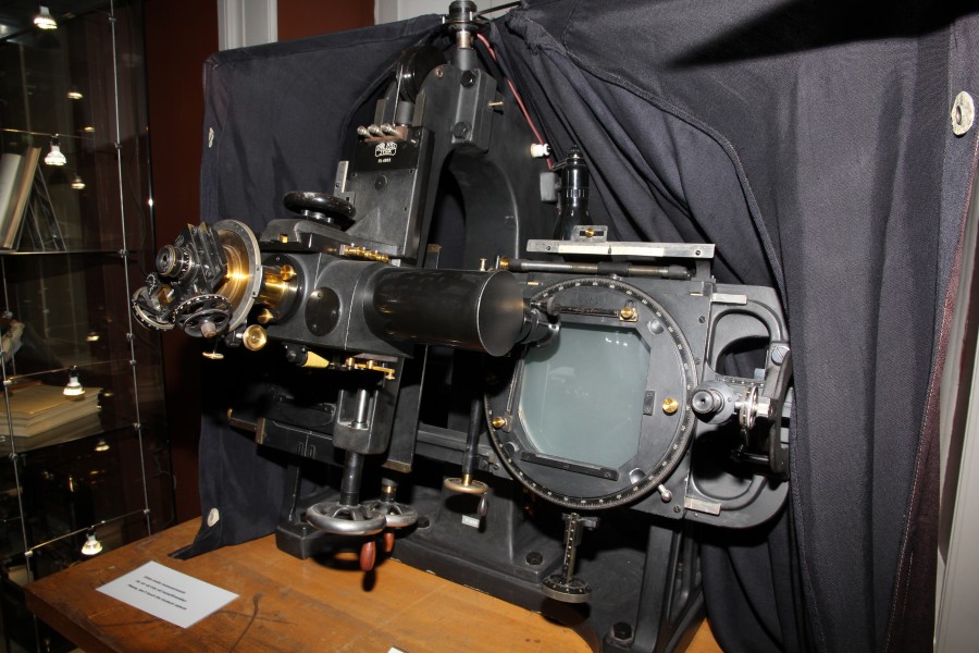 Blink comparator 2