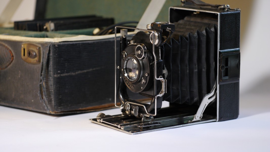 Classic cameras P1010941-IH (9153336872)