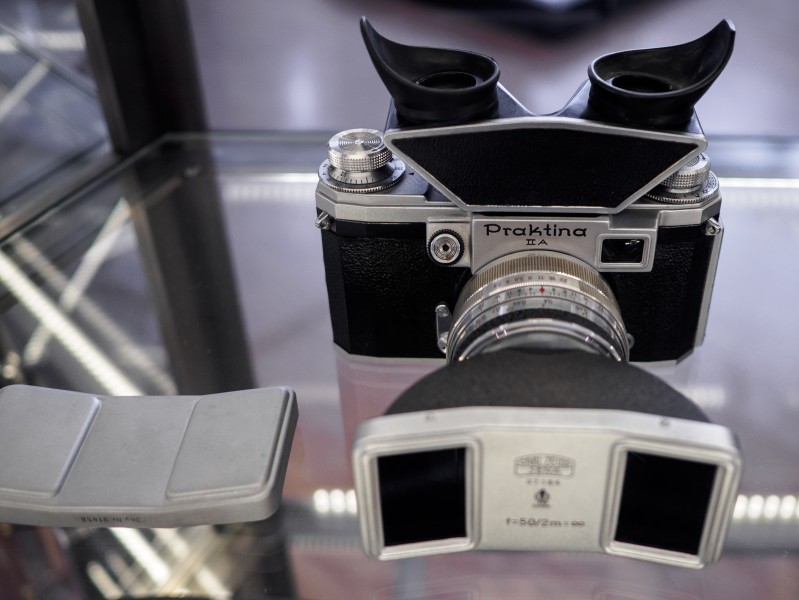 Die Spiegelreflexkamera Praktina IIA, 1959 Mit Stereovorsatz, Carl Zeiss Jena, 03