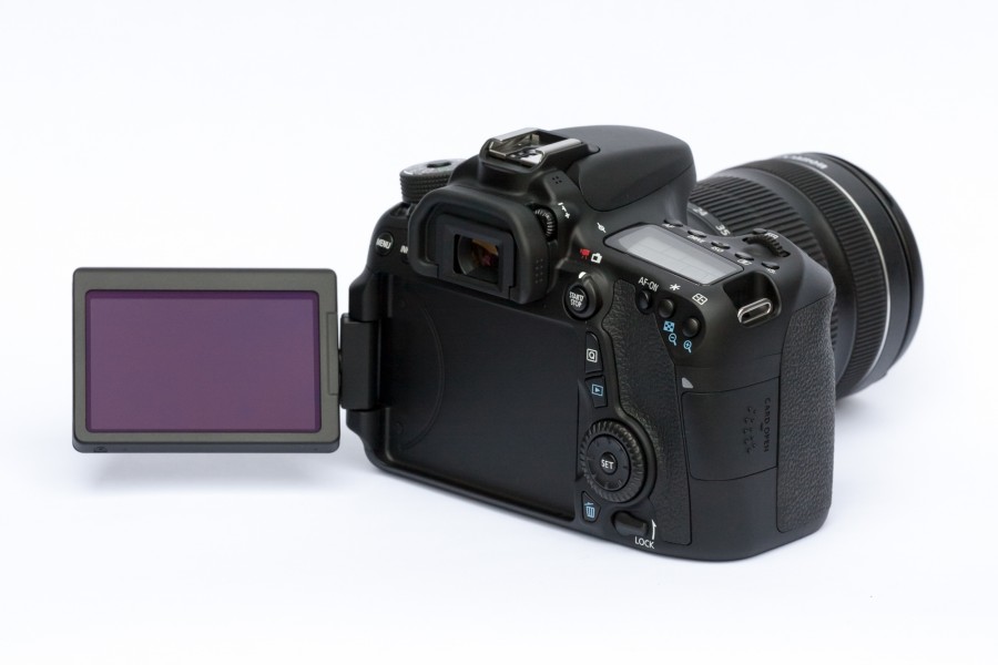 EOS70D 18-135STM display
