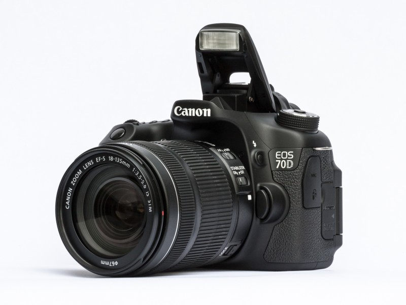 EOS70D 18-135STM flash