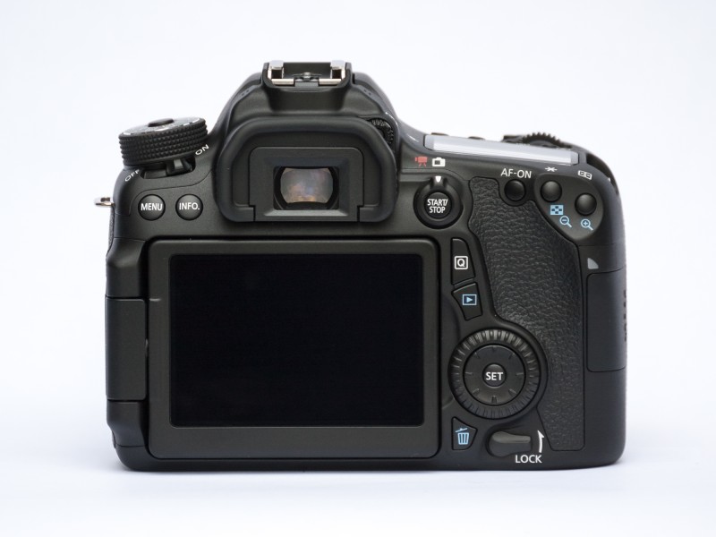 EOS70D back