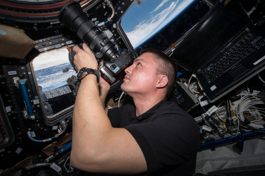 ISS-45 Kjell Lindgren takes images of the Earth in the Cupola