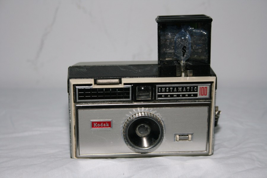 Kodak Instamatic 100 (front)