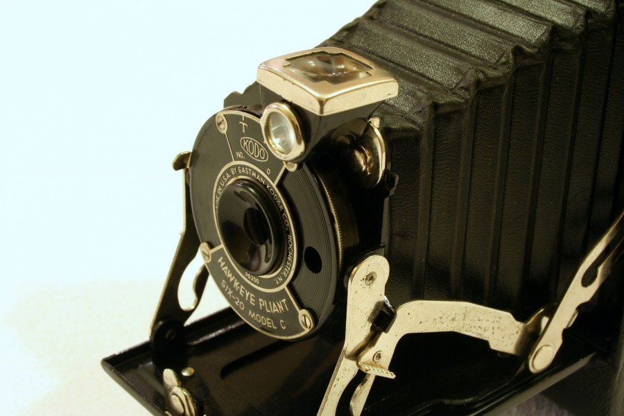 Kodak Six-20 Folding Hawk-Eye camera - lens