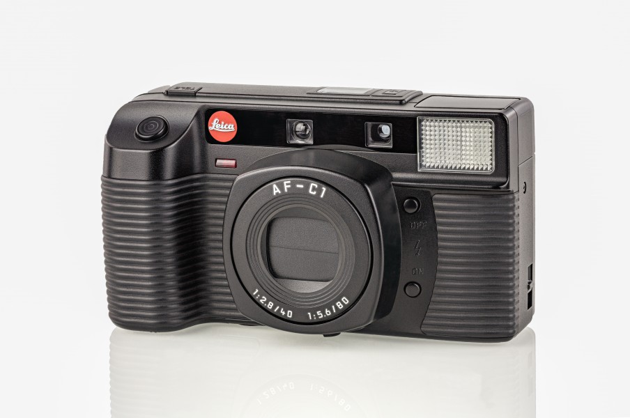 LEI0010 200 Leica AF-C1 Produziert von Minolta Front view-9756-Bearbeitet