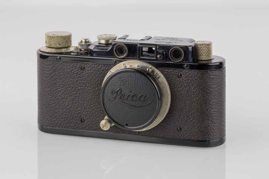 LEI0150 198 Leica II schwarz - Sn. 67777 1931-M39 front view Umbau von Ic-0 collapsed lens
