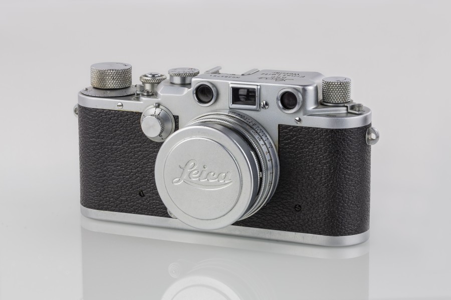 LEI0320 189 Leica IIIc chrome - Sn. 384761 1941-M39 Front view - ext. 3mm collapsed Lens-Bearbeitet