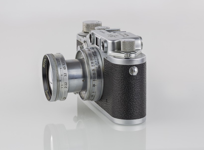 LEI0320 189 Leica IIIc chrome - Sn. 384761 1941-M39 Side view - ext. 3mm-Bearbeitet