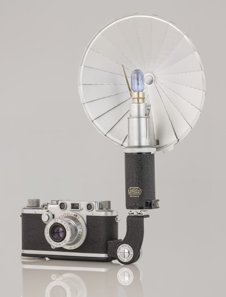 LEI0440 19o Leica IIIf chrom - Sn. 580566 1951-52-M39 front view mit Stabblitzleuchte-6627 hf-3