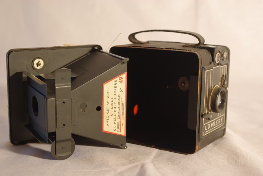 Lumière camera opened