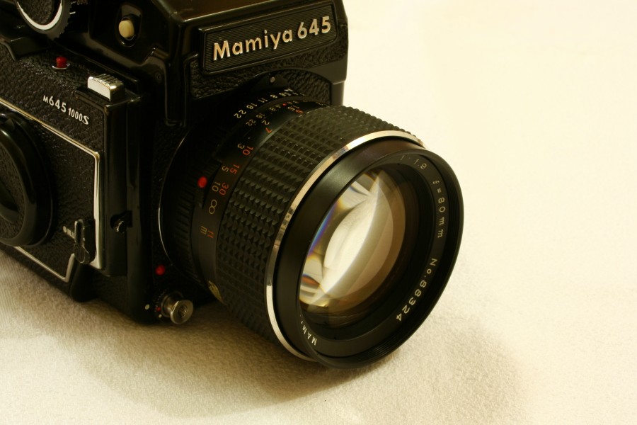 Mamiya 645 - lens left