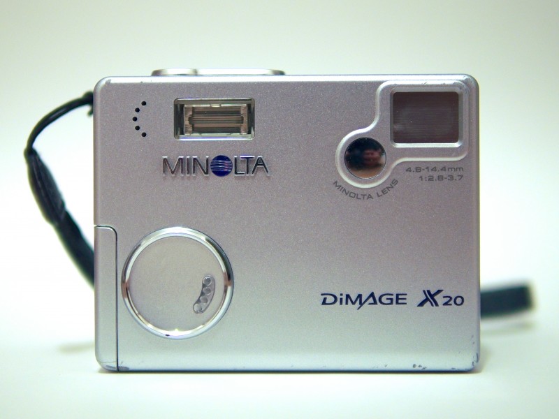 Minolta Dimage X20