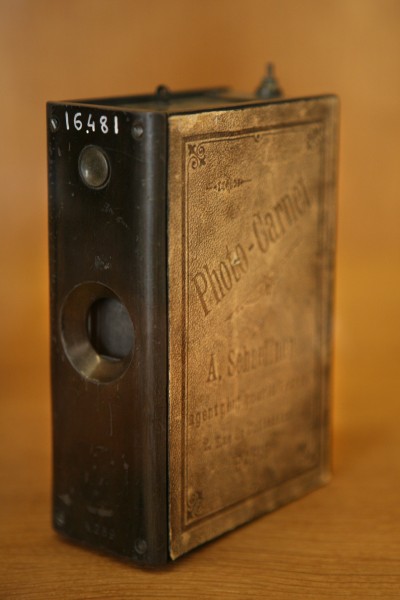 Musée des Arts et Métiers - Appareil photographique dit «Photo-Carnet» de Rudolph Krügener, 1888