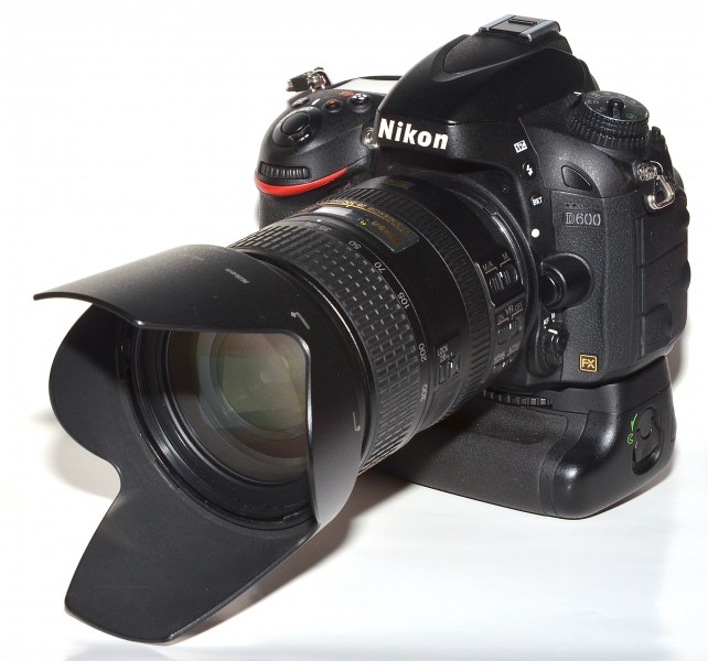 Nikon D600 med batterigrepp