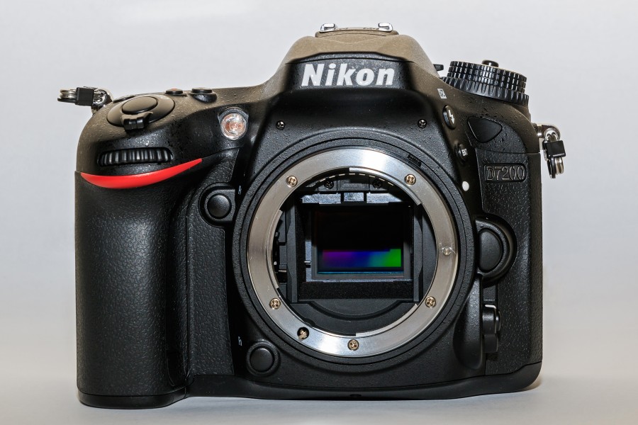 Nikon D7200 01-2016 img2 body front