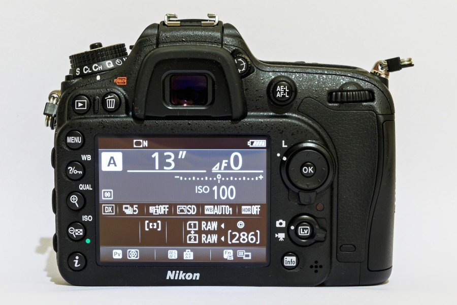Nikon D7200 01-2016 img3 body rear
