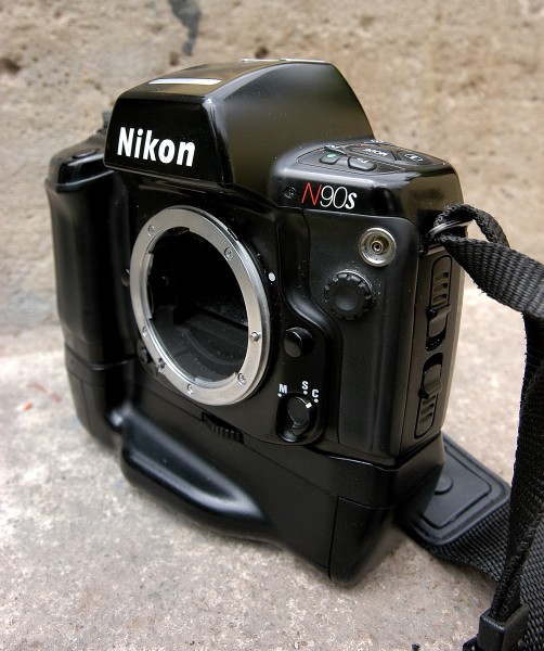 Nikon N90s body MB10
