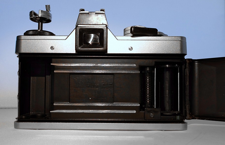 Praktica DTL 3 mit Pentacon 50mm offen